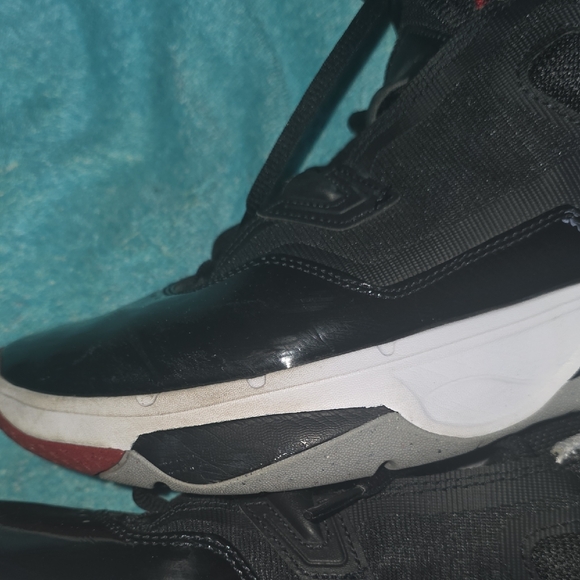 Nike Black and White Sneakers - Picture 11 of 16